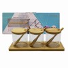 KIT DE 3 FRASCOS EM VIDRO CONTENDO TAMPA E BASE DE BAMBU: APR88-3 KIT DE 3 FRASCOS EM VIDRO CONTENDO TAMPA E BASE DE BAMBU: APR88-3