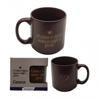 CANECA MINI TINA MODELO A VIDA E DURA MAIS O CAFÉ É FORTE EM CERÂMICA 100ML REF: 10025862