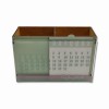 CALENDÁRIO PORTA CANETAS COM DIVISÓRIAS EM MADEIRA REF: 34934
